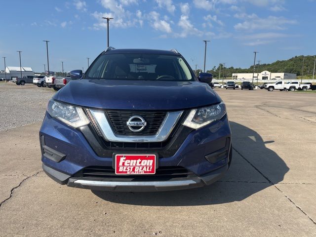 2017 Nissan Rogue SV photo 2