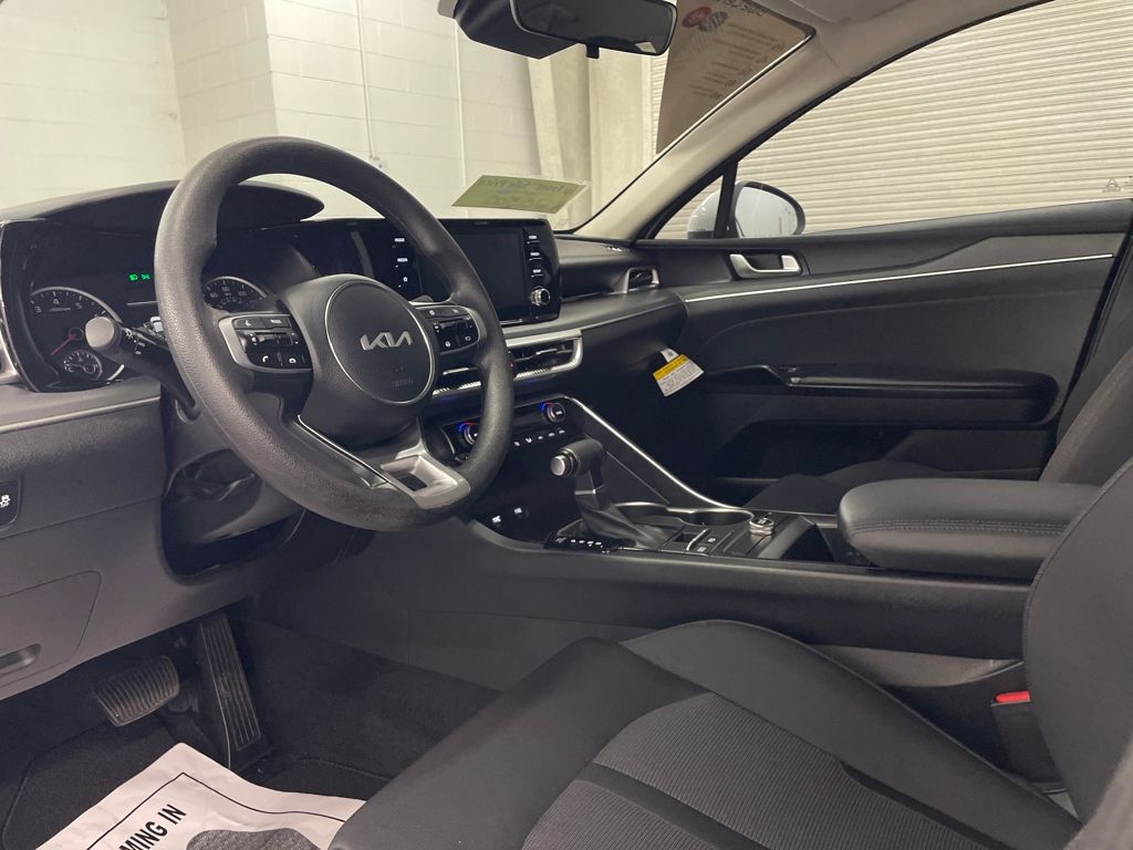 2024 Kia K5 LXS photo 4