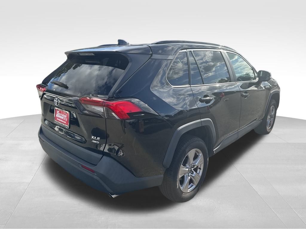 2022 Toyota RAV4 XLE photo 4