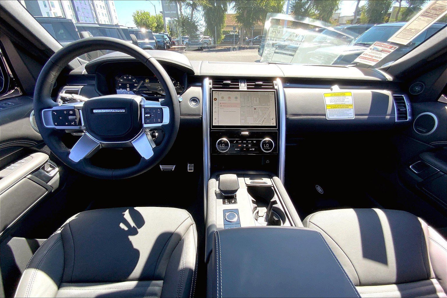 2025 Land Rover Discovery Metropolitan Edition photo 4