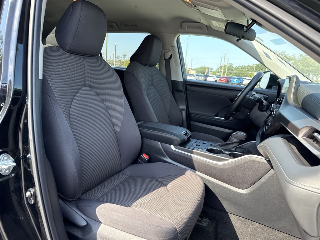 2024 Toyota Highlander LE photo 24