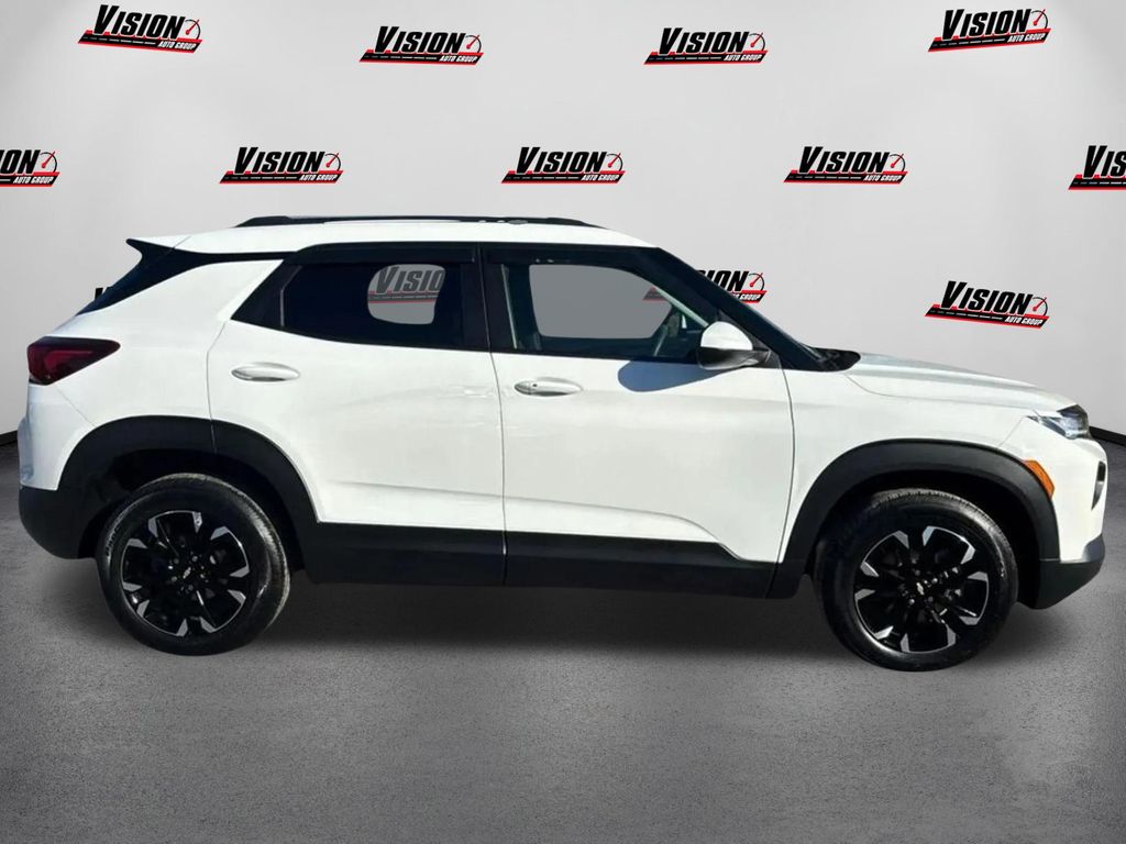 2023 Chevrolet Trailblazer LT photo 2