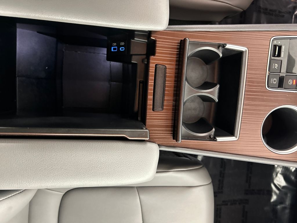 2021 Toyota Sienna XLE photo 28