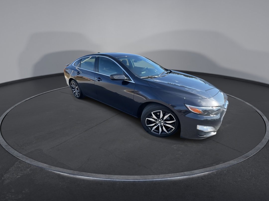 2022 Chevrolet Malibu RS photo 2