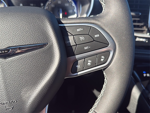 2026 Chrysler Pacifica photo 17