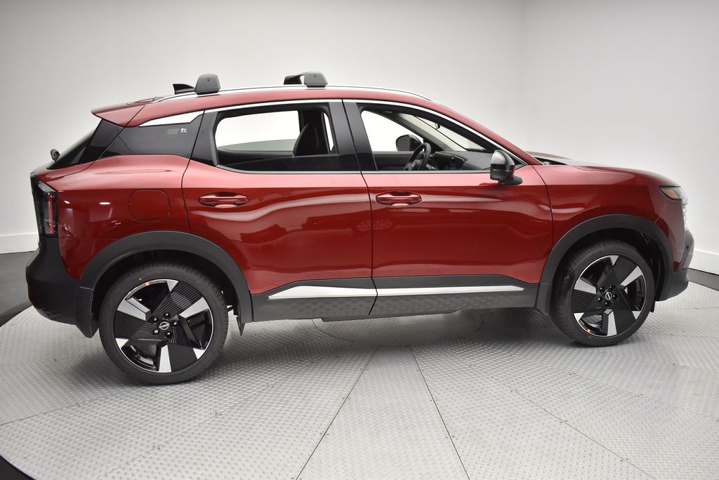2026 Nissan Kicks SR photo 2