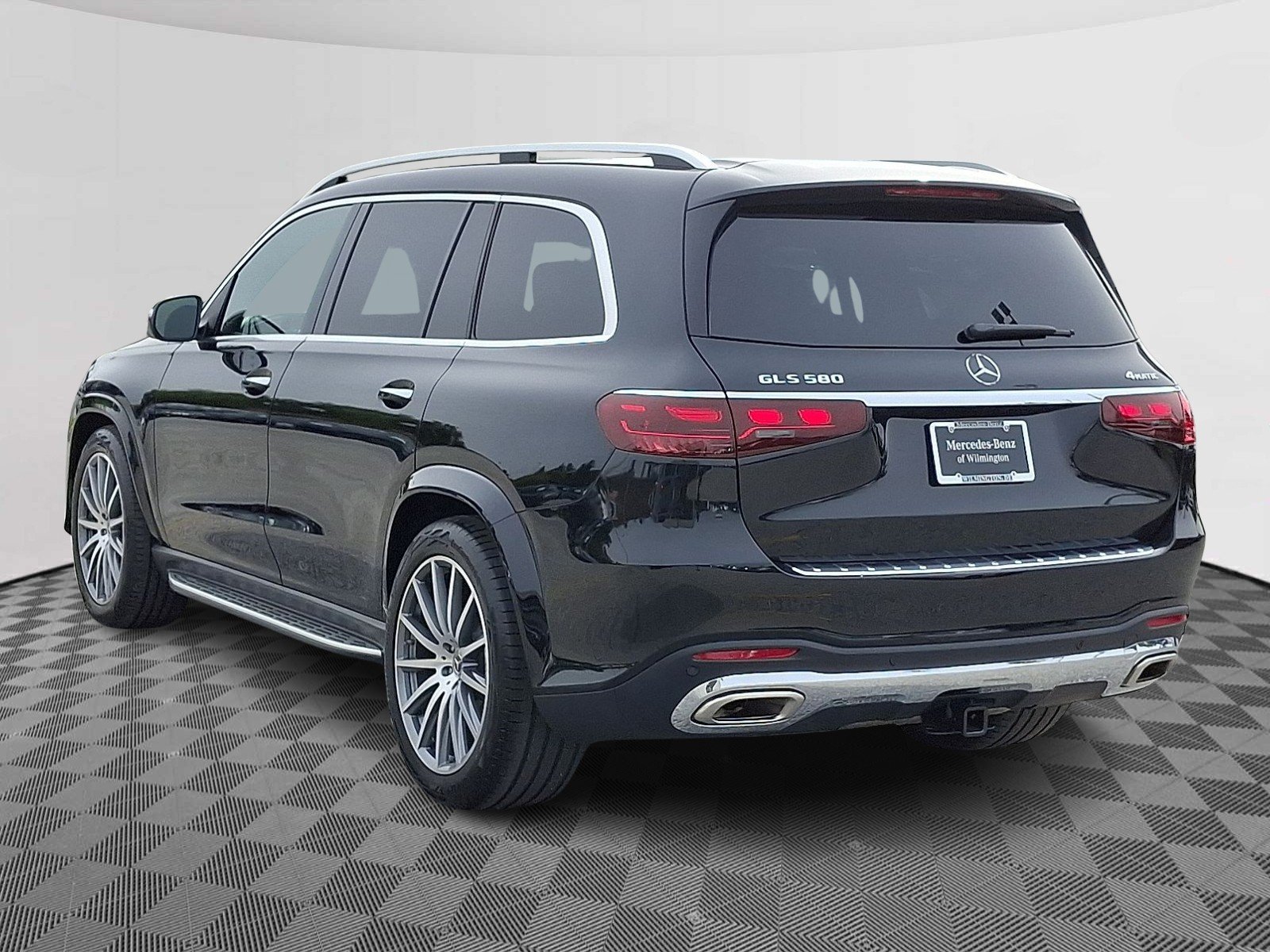 2025 Mercedes Benz GLS 580 4MATIC photo 4