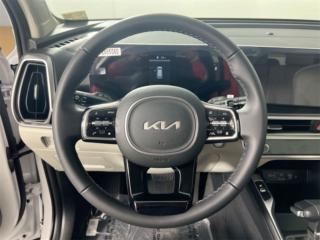 2025 Kia Sorento S photo 13