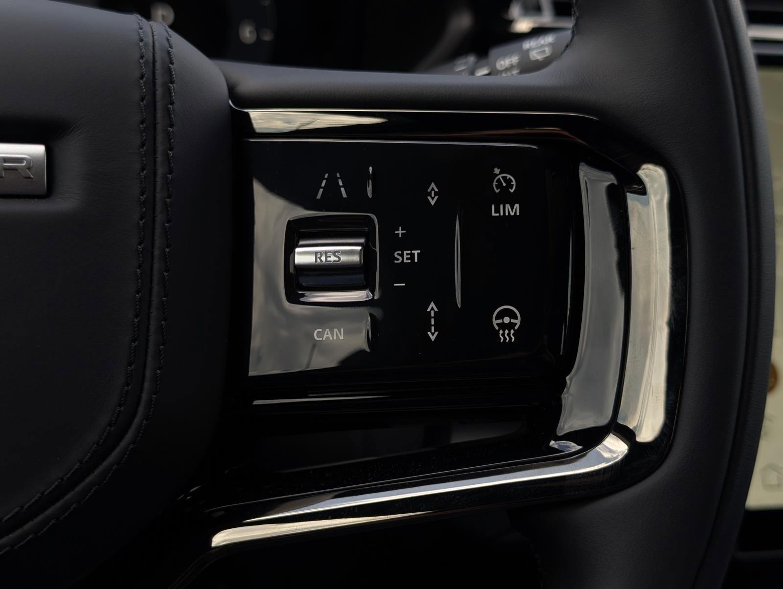 2026 Land Rover Range Rover Velar S photo 15