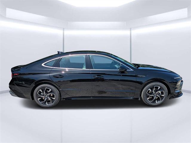 2025 Hyundai Sonata SEL photo 2