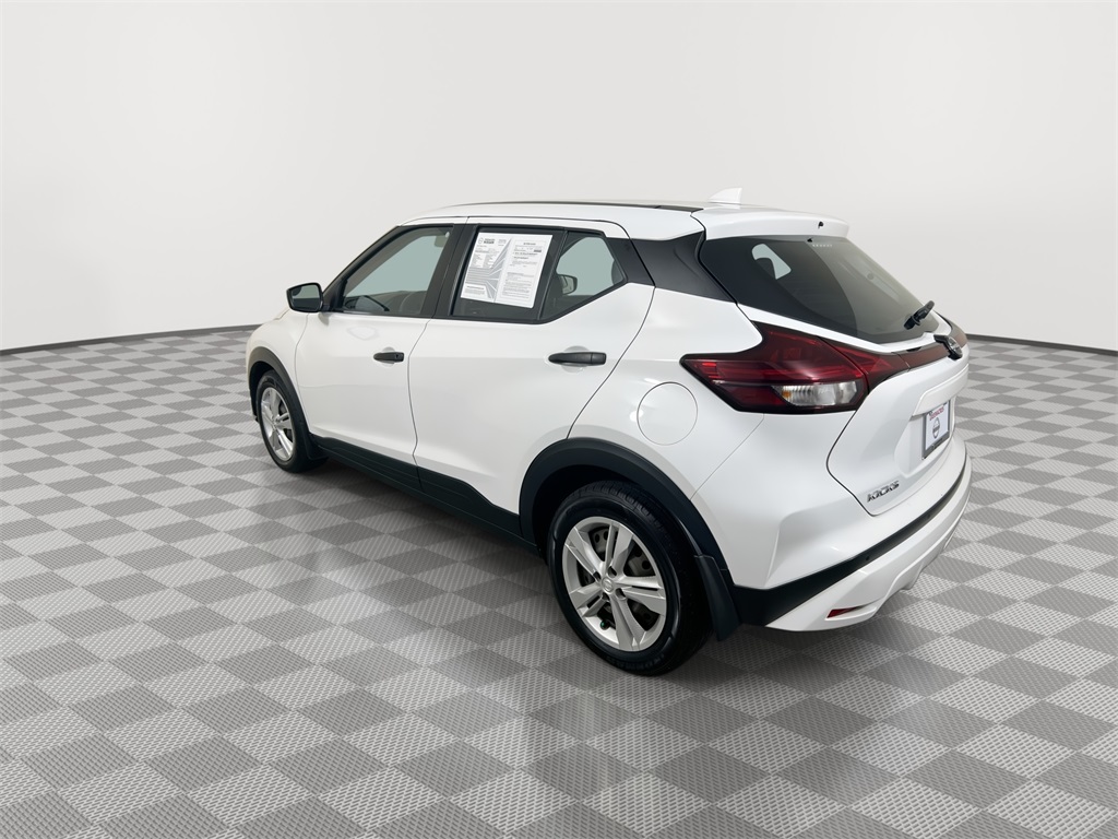2023 Nissan Kicks S photo 4