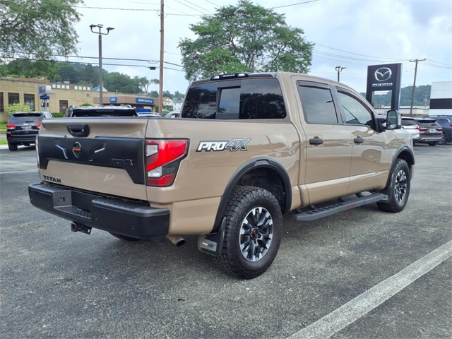 2021 Nissan Titan Crew Cab PRO-4X photo 3