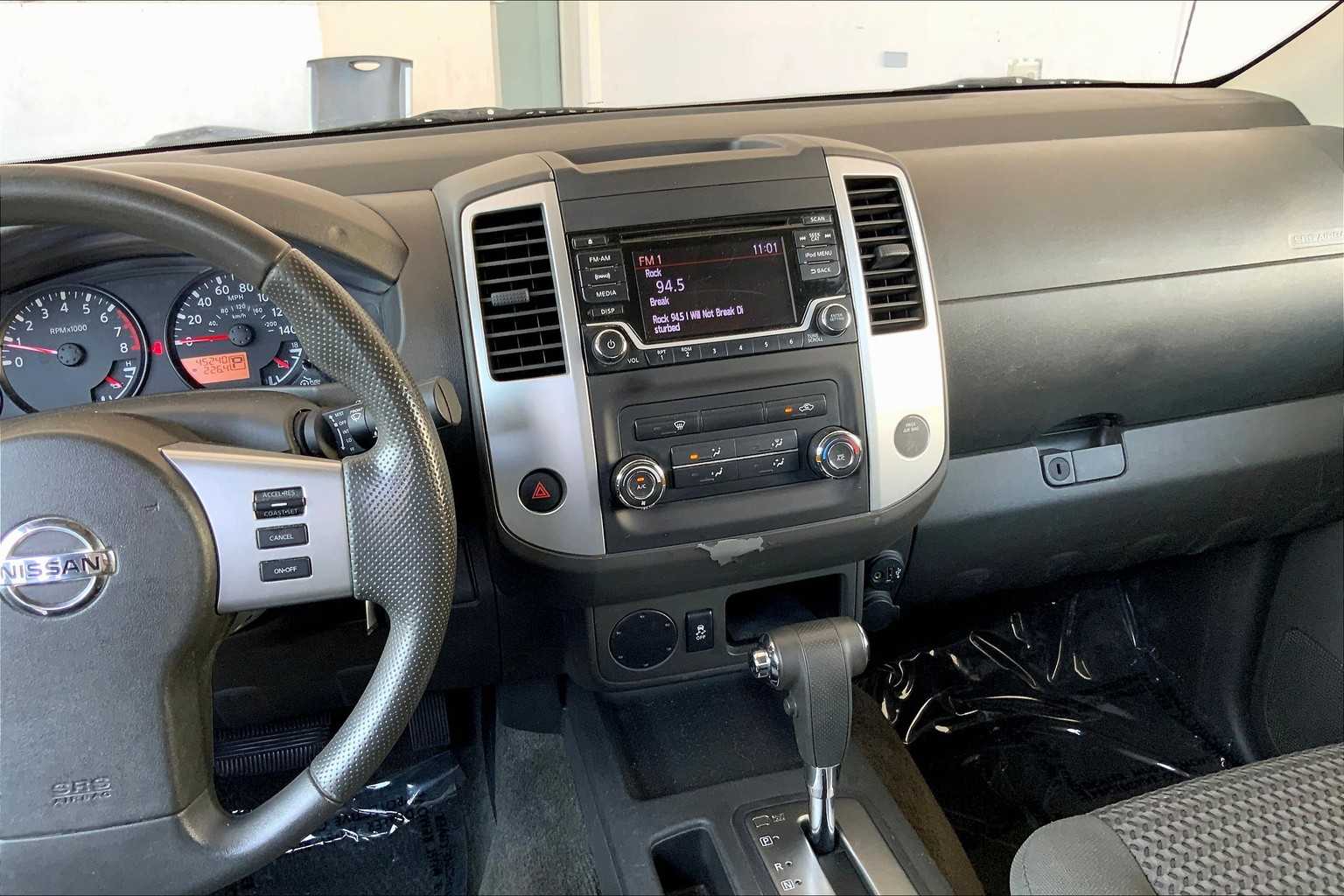 2017 Nissan Frontier SV photo 6