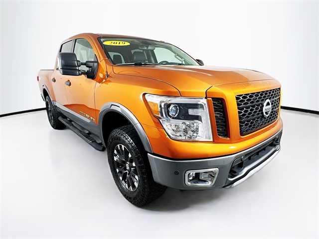 2019 Nissan Titan PRO-4X's photo