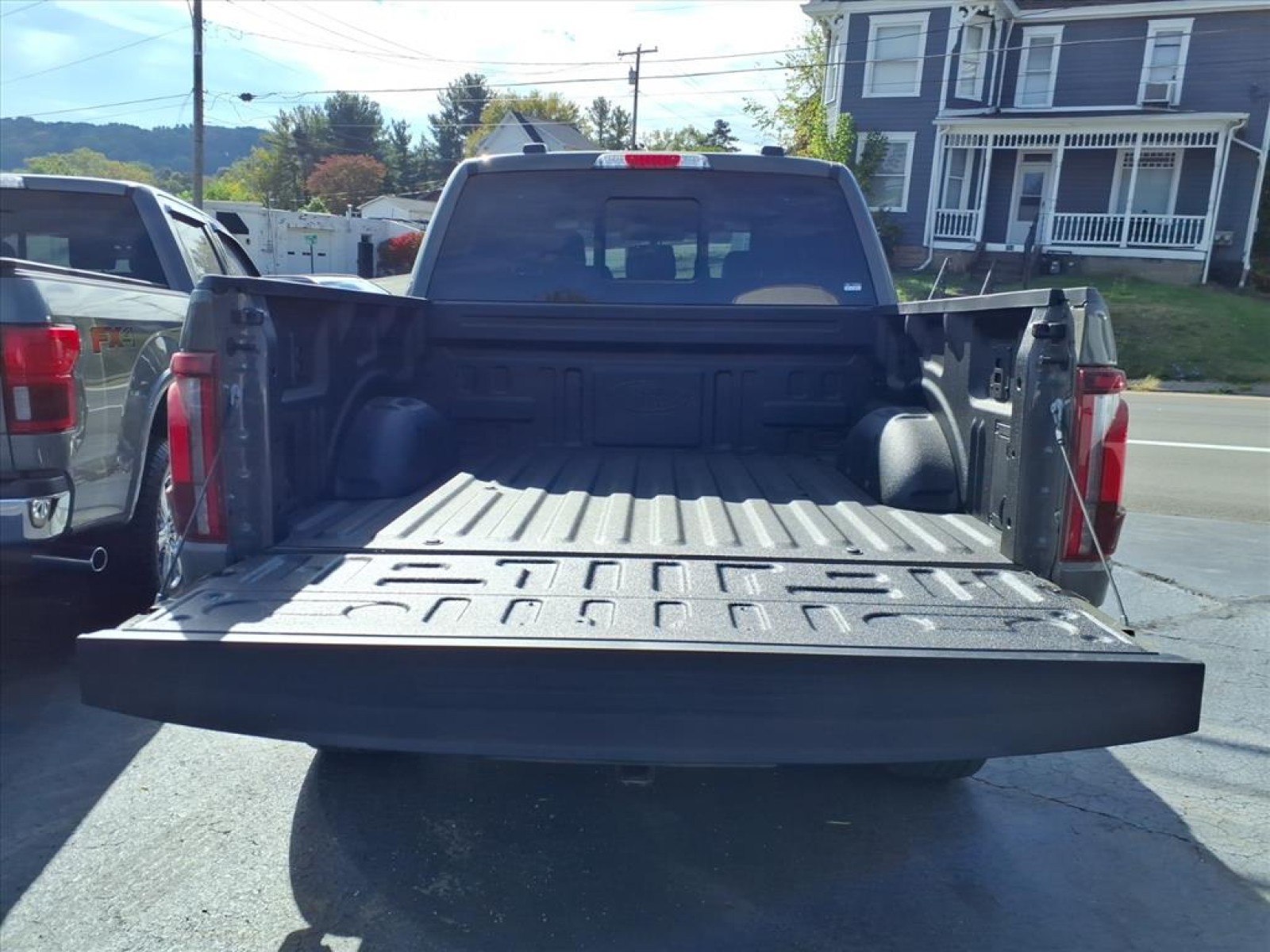 2025 Ford F-150 Lariat photo 6
