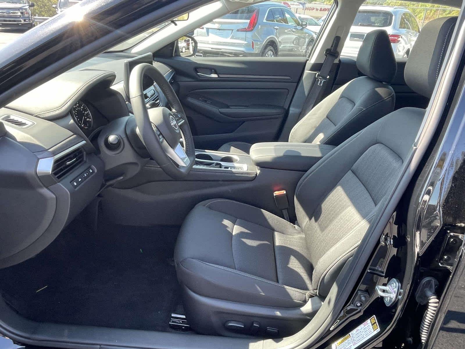 2025 Nissan Altima 2.5 SV photo 12