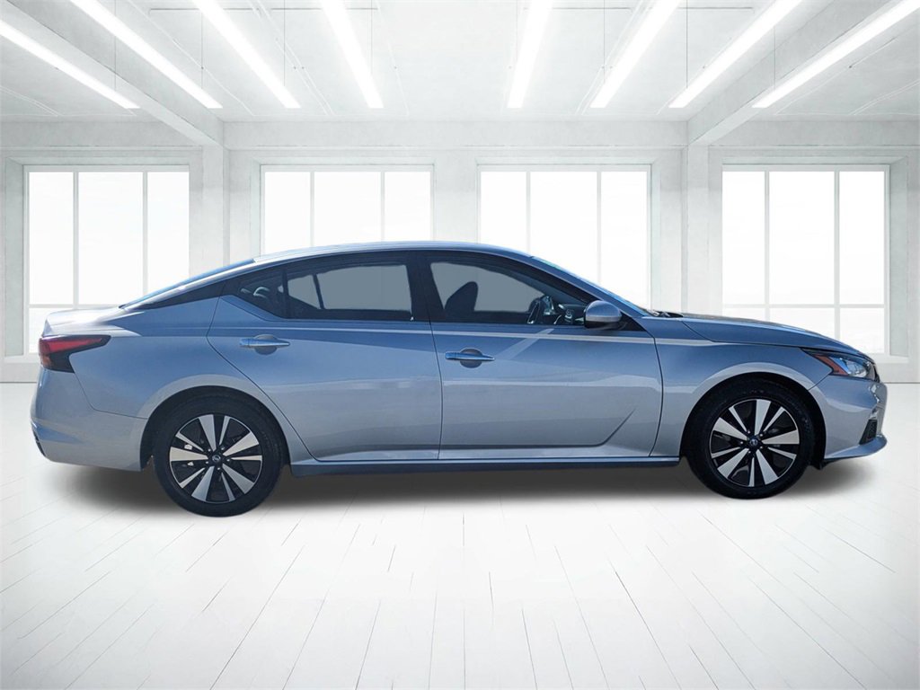 2022 Nissan Altima 2.5 SV photo 2