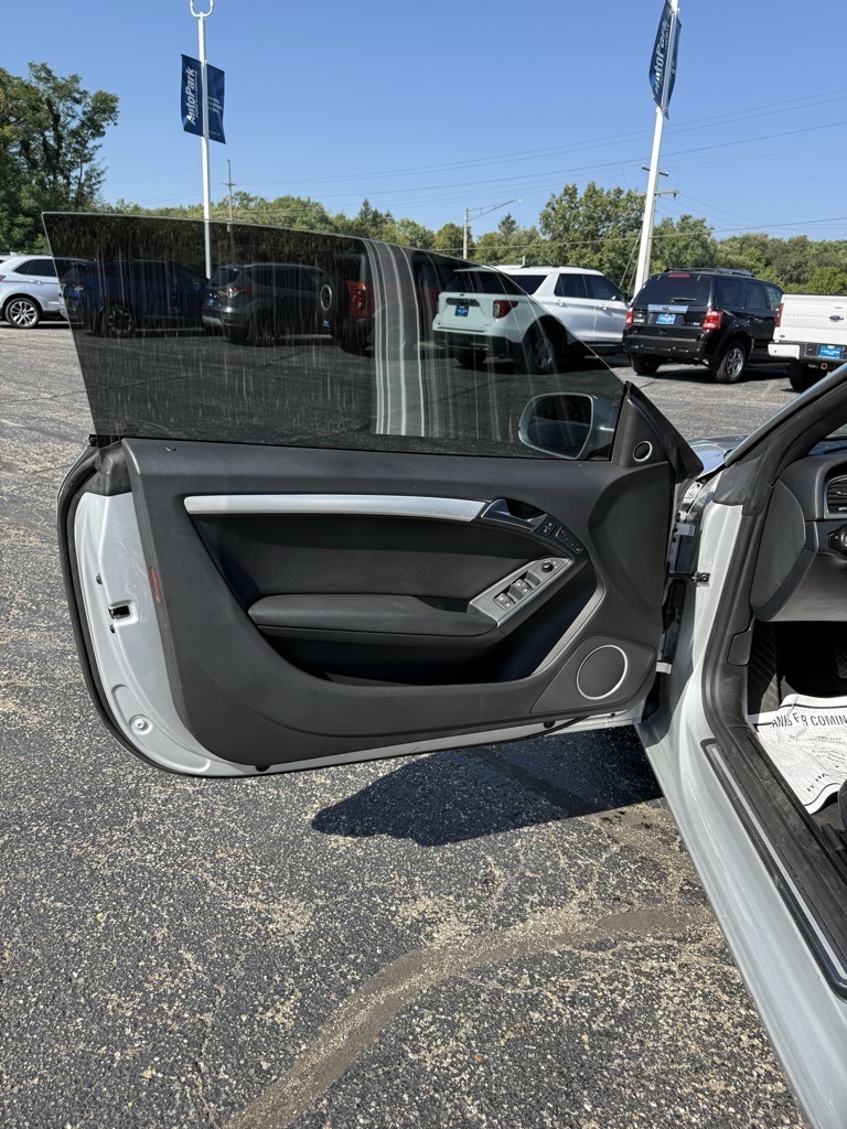 2010 Audi A5 2.0T Premium Quattro photo 13