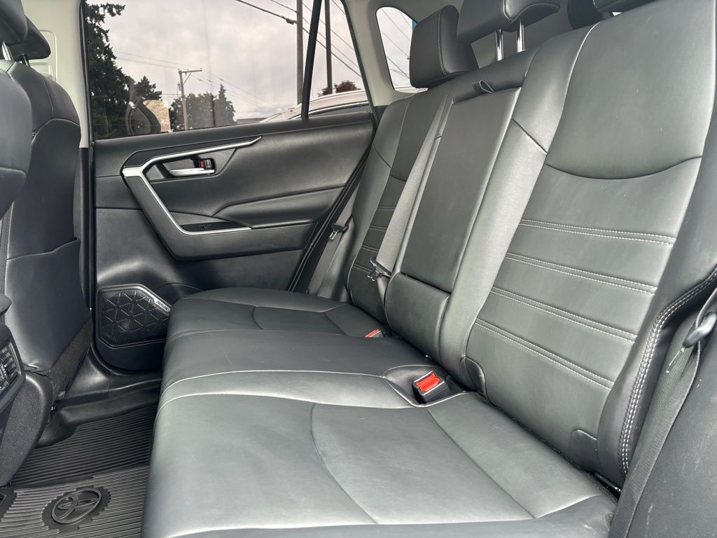 2022 Toyota RAV4 XLE Premium photo 21