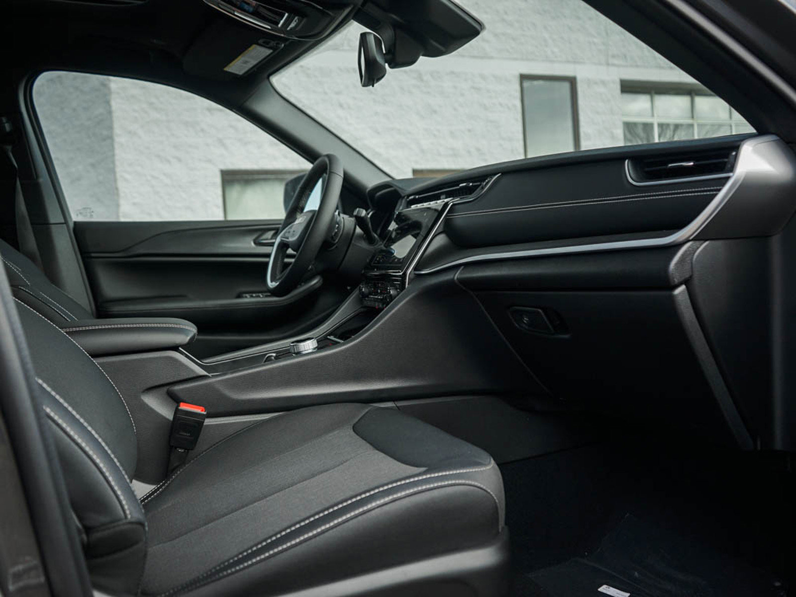 2025 Jeep Grand Cherokee Laredo photo 9