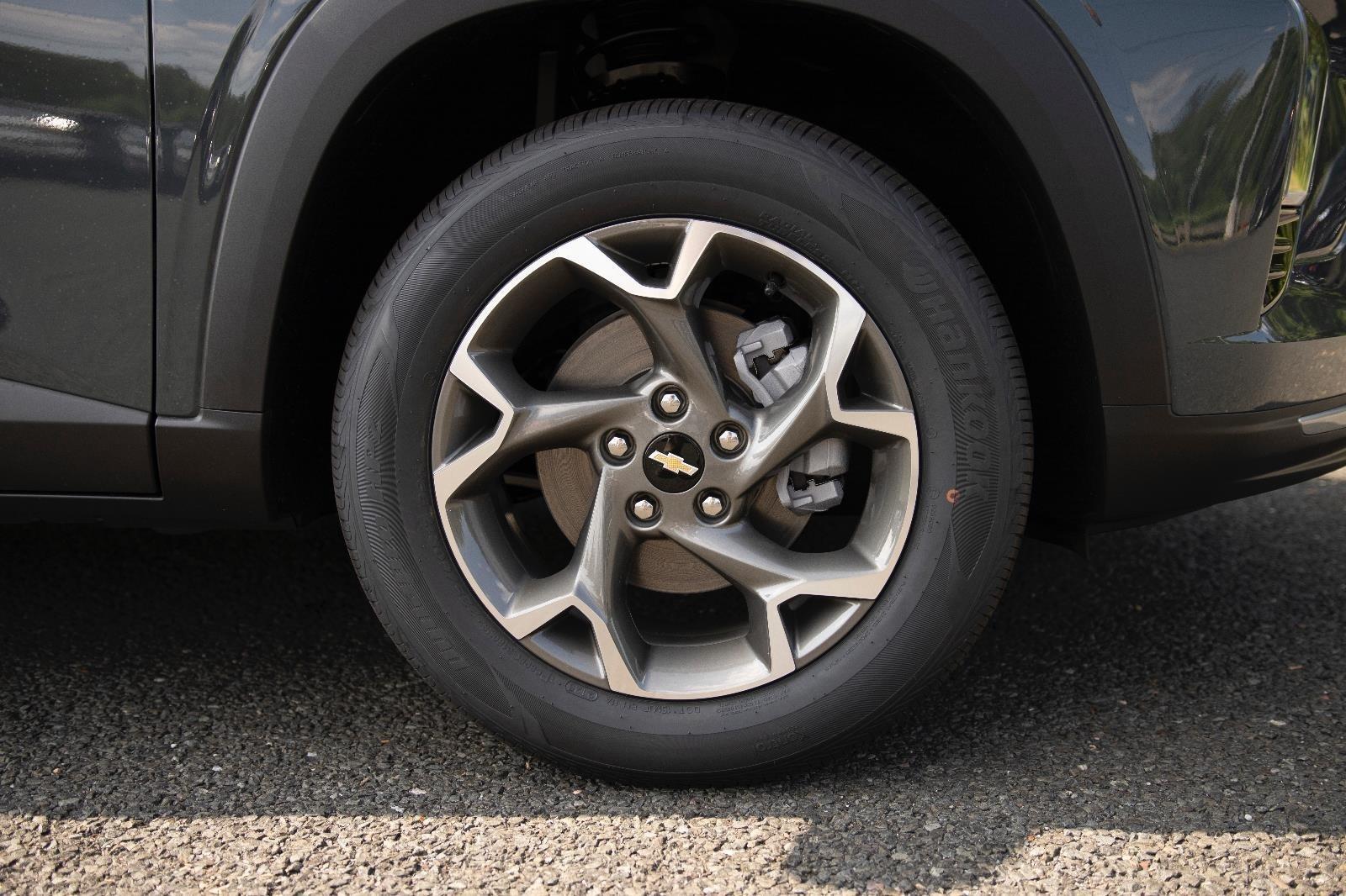 2025 Chevrolet Trax LT photo 10