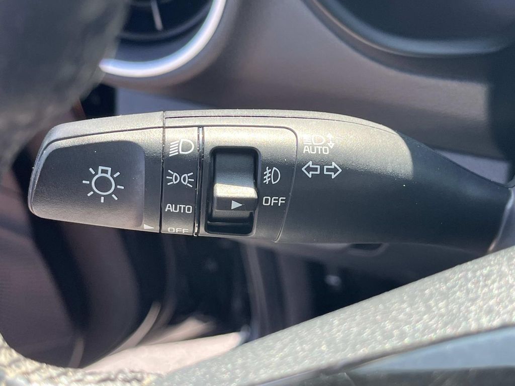 2022 Kia Forte GT-Line photo 16
