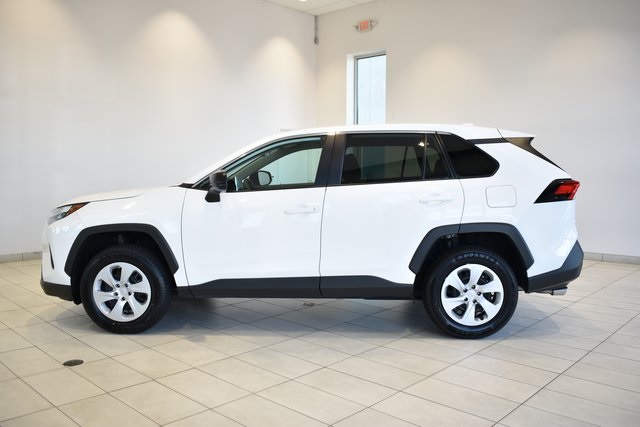 2024 Toyota RAV4 LE photo 4