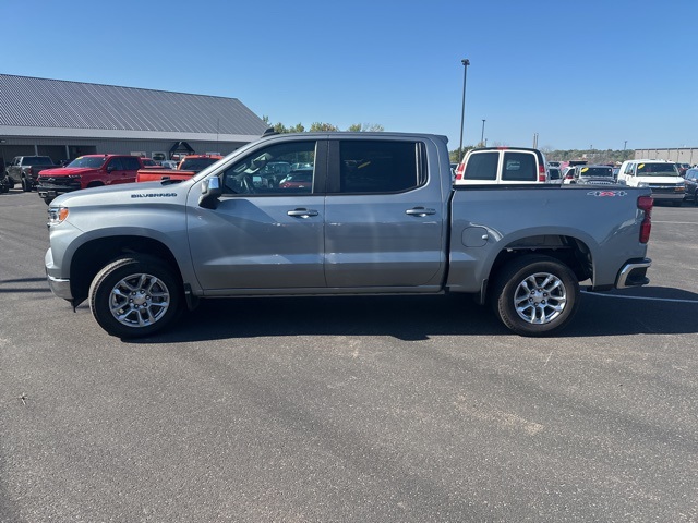 2023 Chevrolet Silverado 1500 LT photo 3