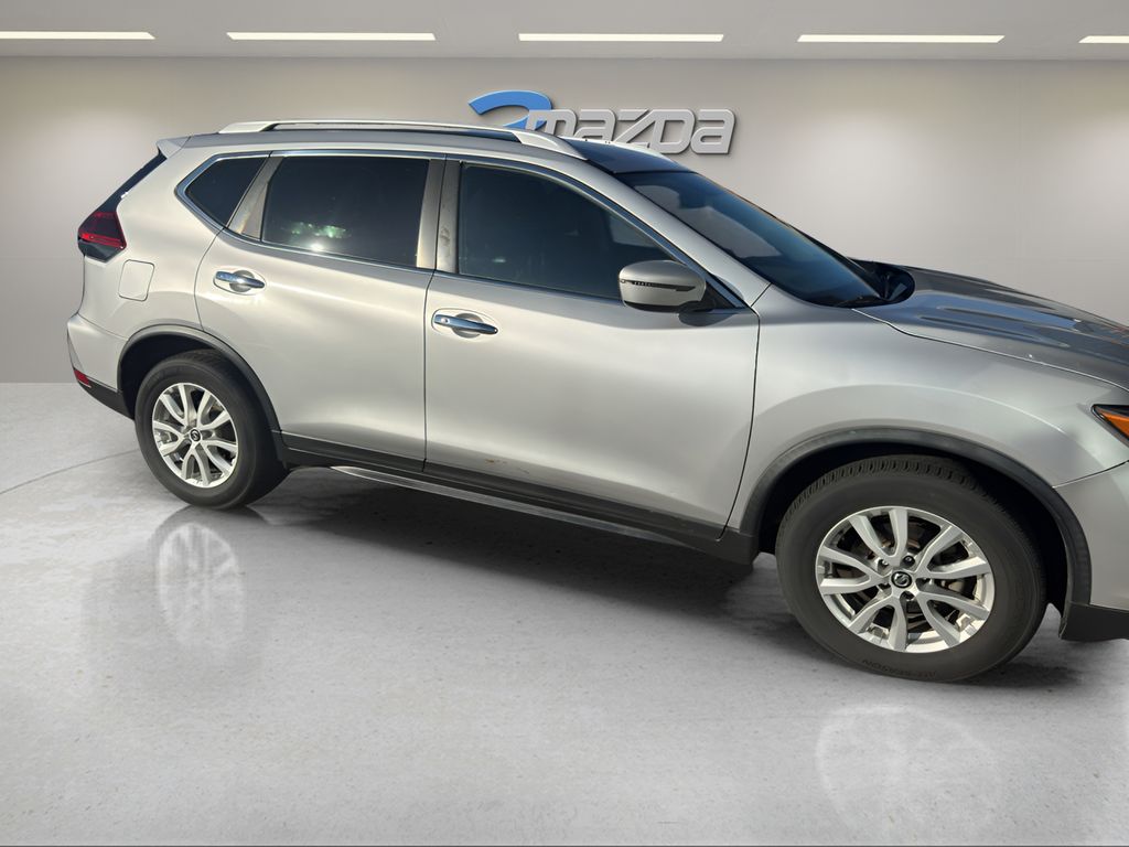 2018 Nissan Rogue SV photo 3