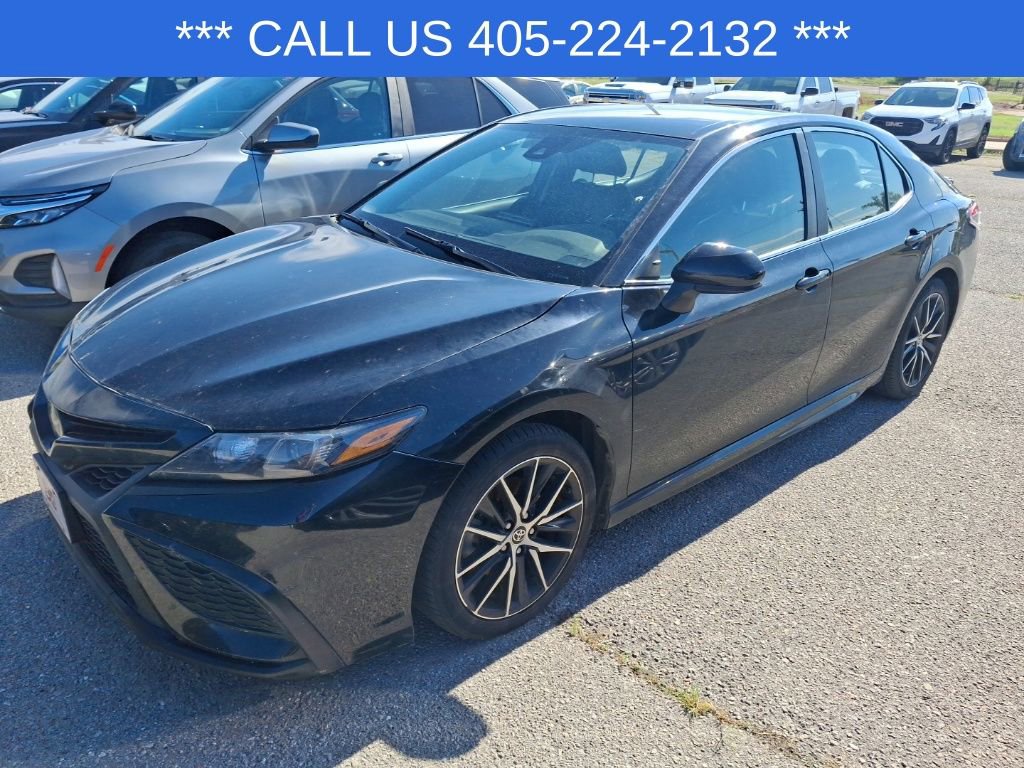 2021 Toyota Camry SE photo 3