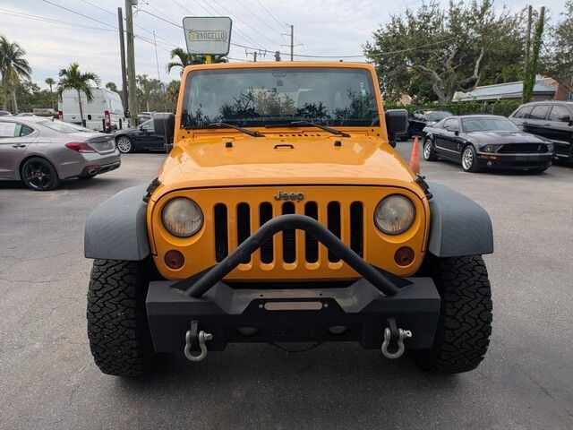 2012 Jeep Wrangler Unlimited Rubicon photo 2
