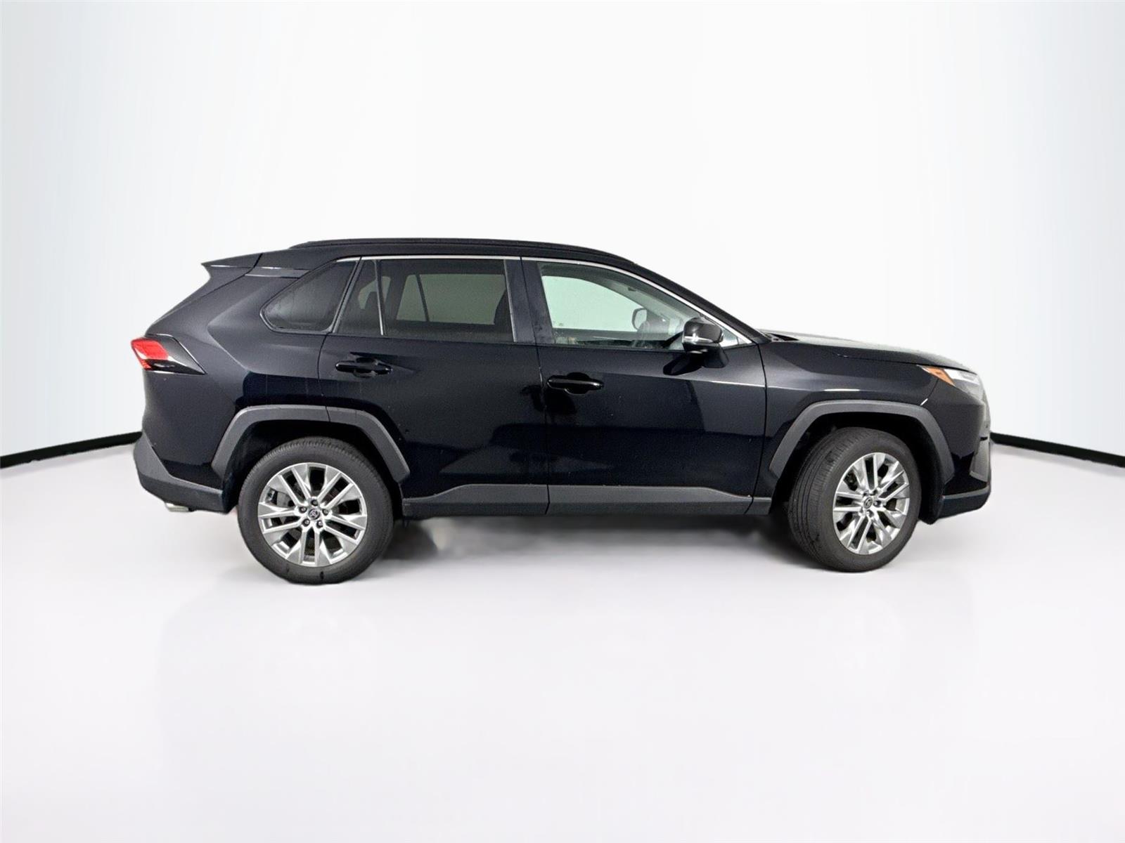 2024 Toyota RAV4 XLE Premium photo 5