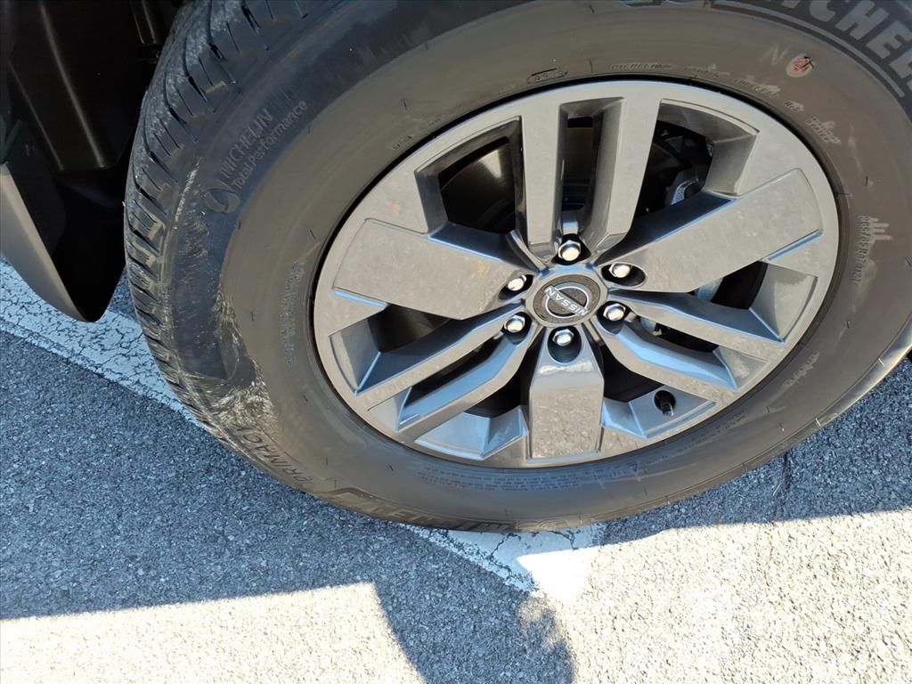 2025 Nissan Frontier SV photo 9