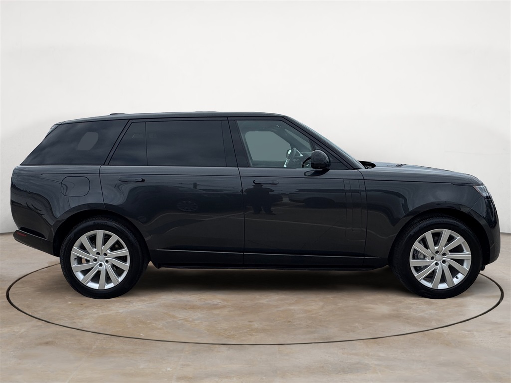 2025 Land Rover Range Rover SE photo 5