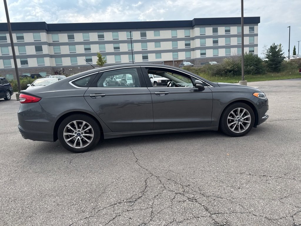 2017 Ford Fusion SE photo 22