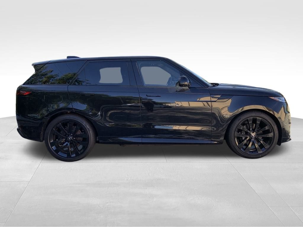 2025 Land Rover Range Rover Sport SE photo 4
