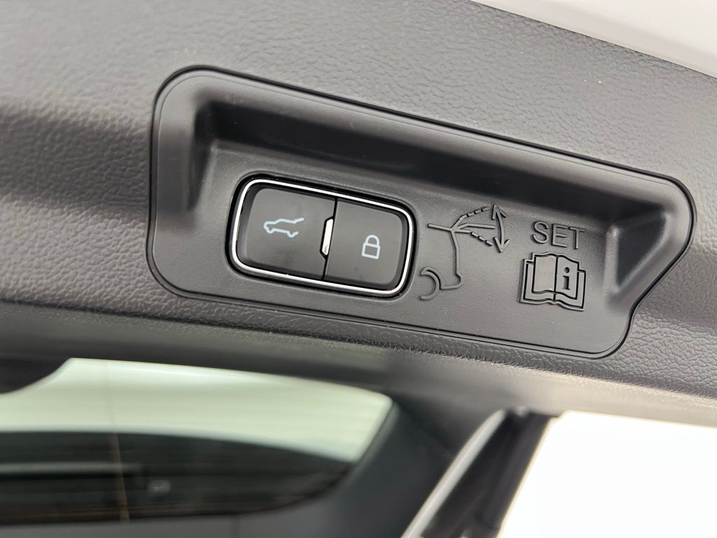 2023 Ford Explorer XLT photo 34