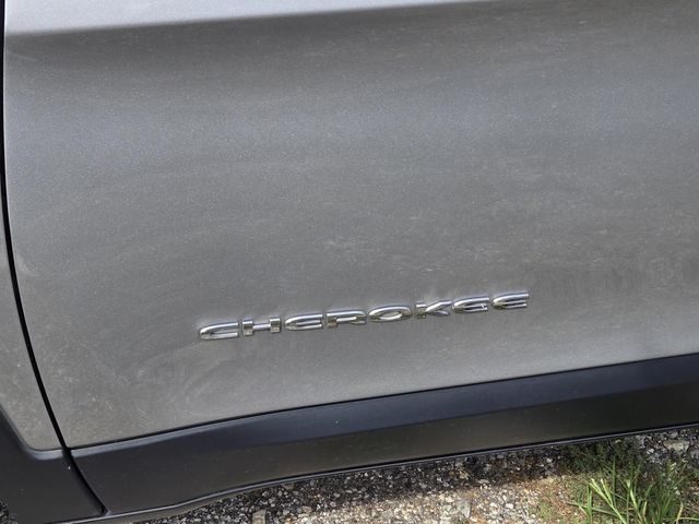 2021 Jeep Cherokee Altitude Latitude Lux photo 6