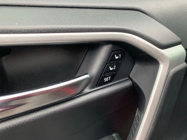 2023 Toyota RAV4 XLE Premium photo 10