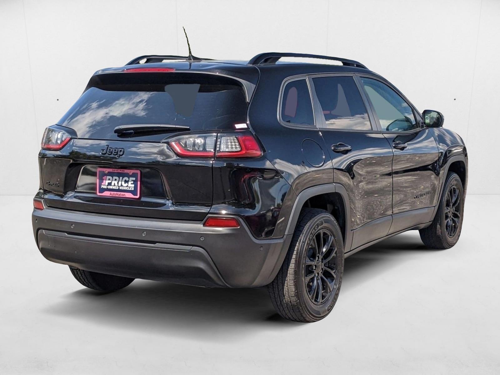 2023 Jeep Cherokee Altitude Lux photo 3
