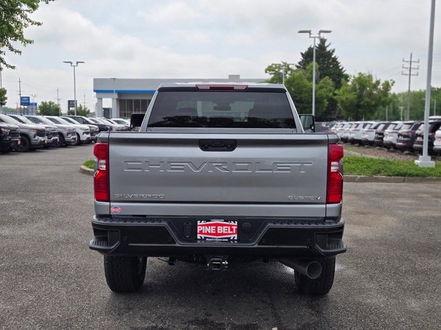 2025 Chevrolet Silverado 2500HD Custom photo 10