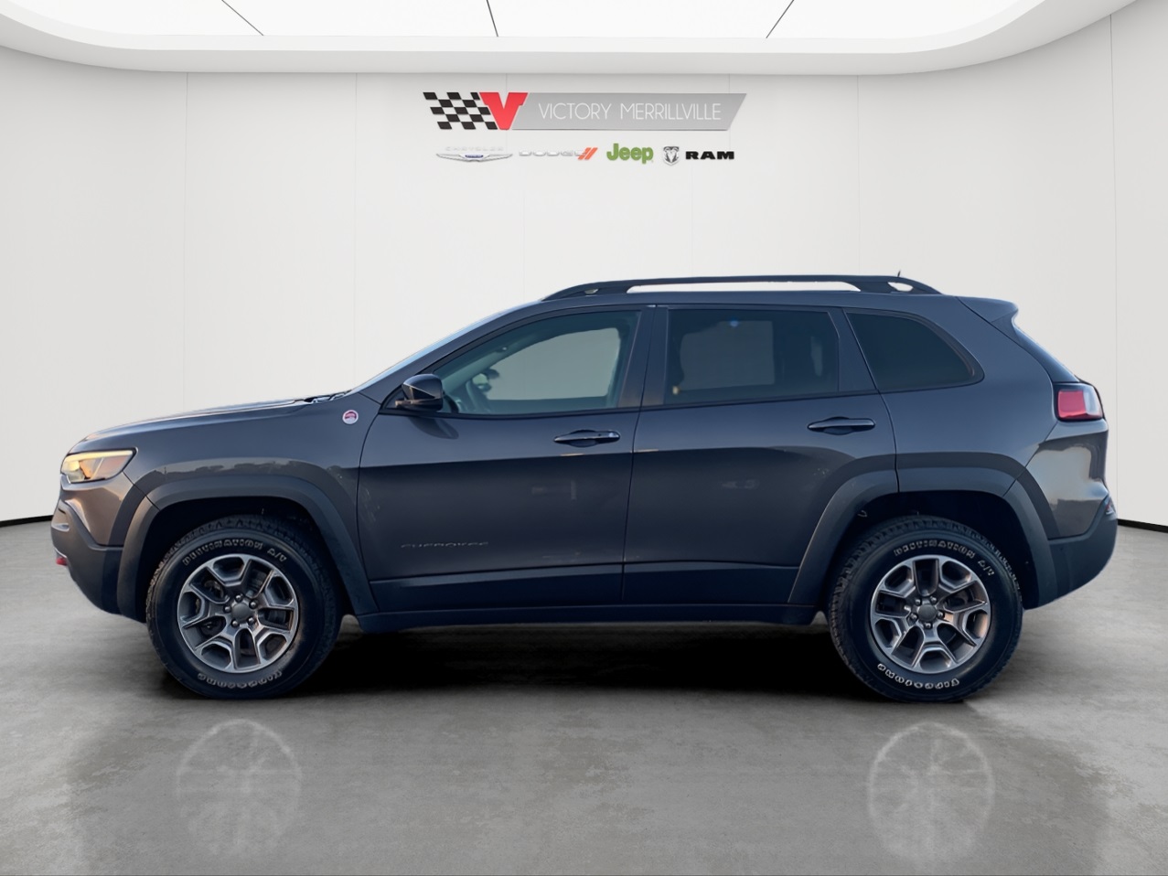 2022 Jeep Cherokee Trailhawk photo 2
