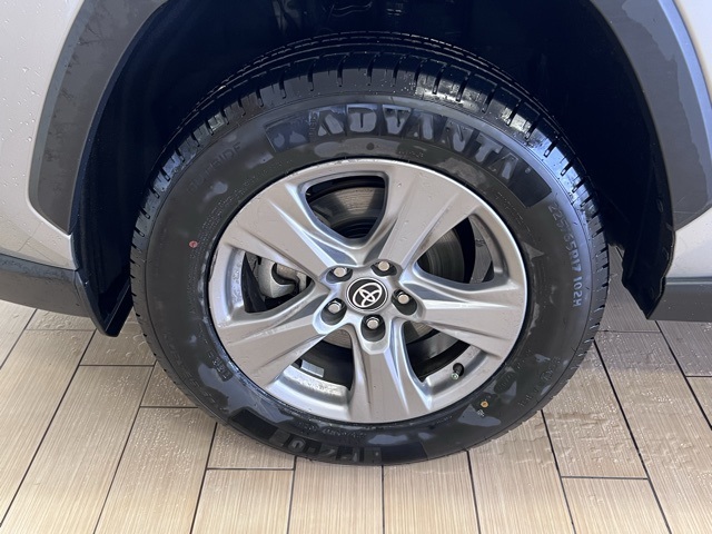 2024 Toyota RAV4 XLE photo 12