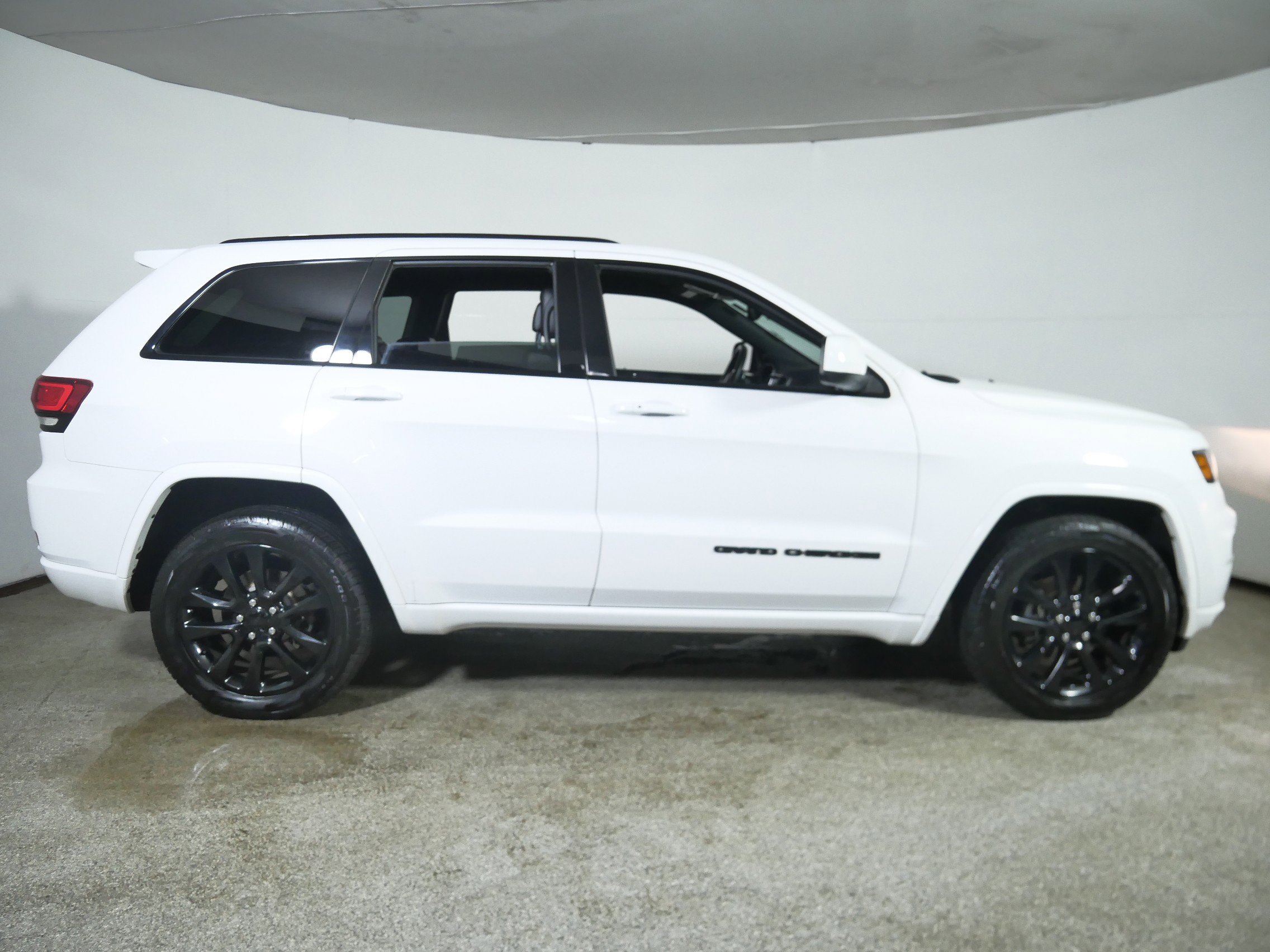 2017 Jeep Grand Cherokee Altitude photo 7