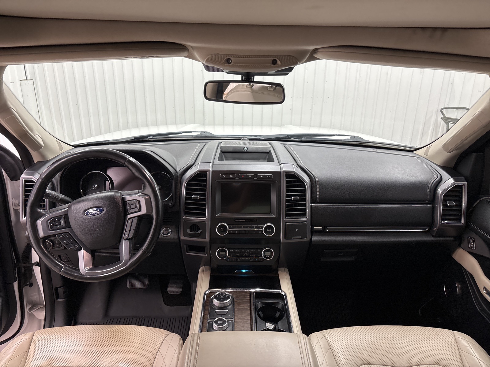 2019 Ford Expedition MAX Platinum photo 9