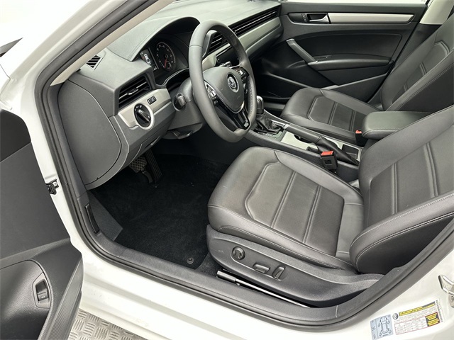 2021 Volkswagen Passat 2.0T SE photo 3