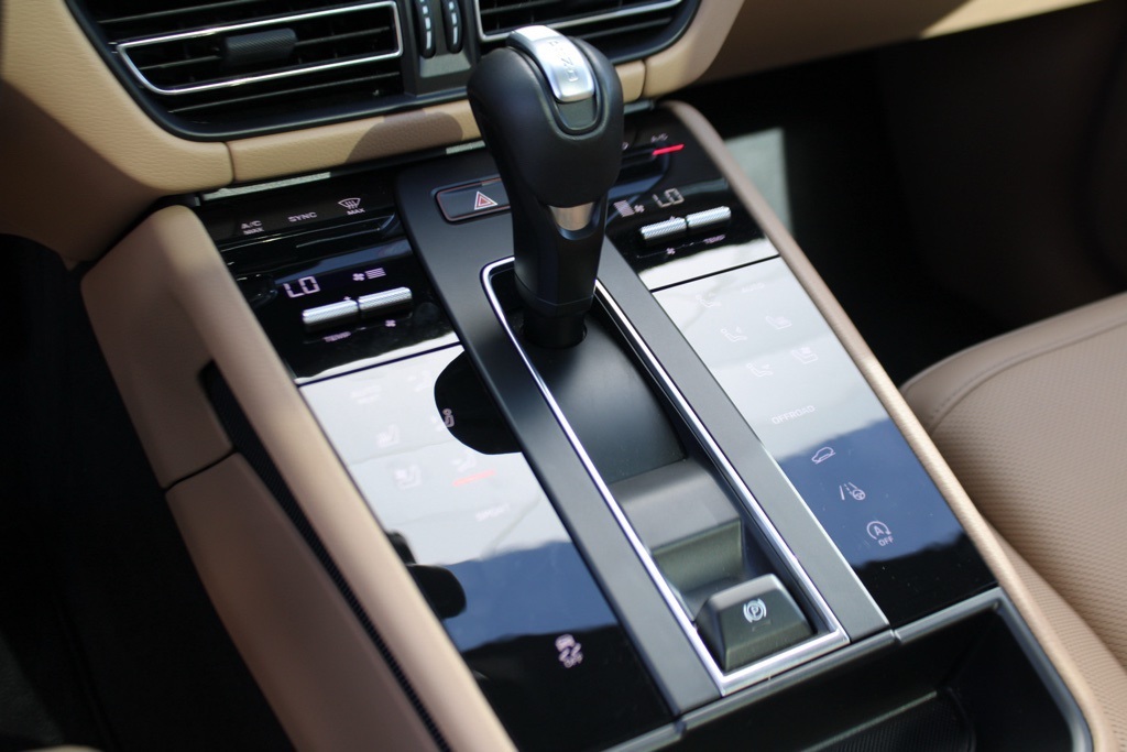 2024 Porsche Macan Base photo 26