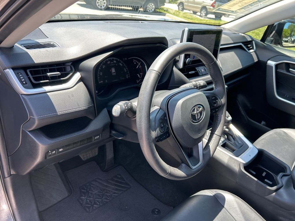 2023 Toyota RAV4 XLE Premium photo 16