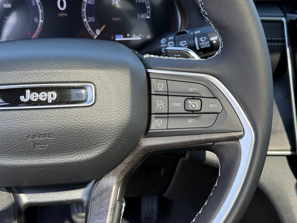2025 Jeep Grand Cherokee Limited photo 15