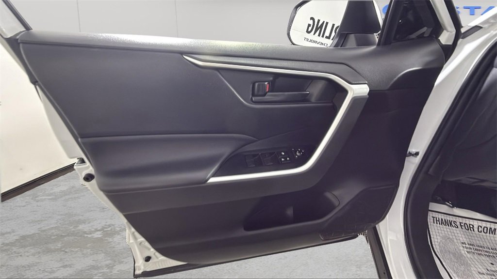 2022 Toyota RAV4 LE photo 23